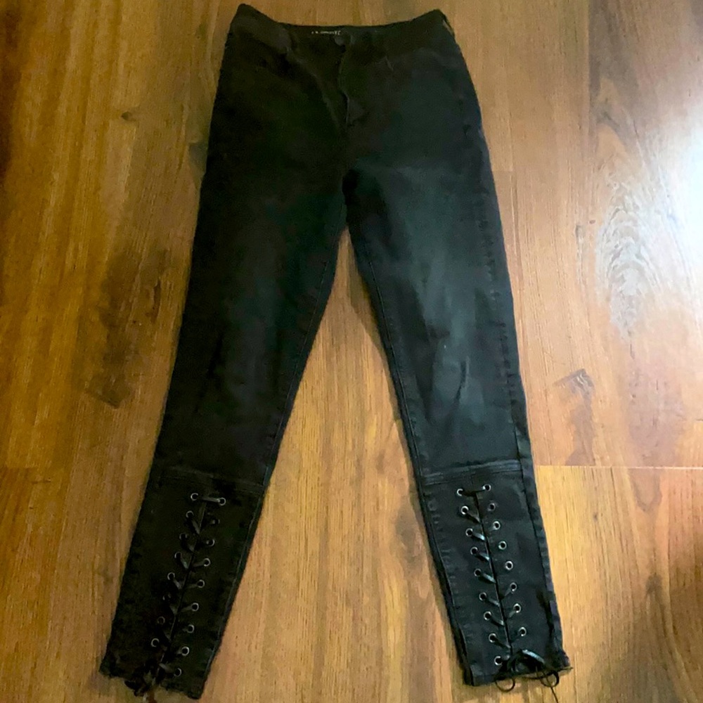 American Eagle high waist jeans with Lace up detail 🖤